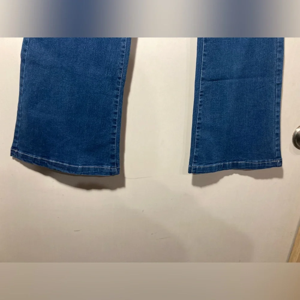 NWT Judy Blue Mid-Rise Blue Jeans  Zipper/Button Size Large 11/13